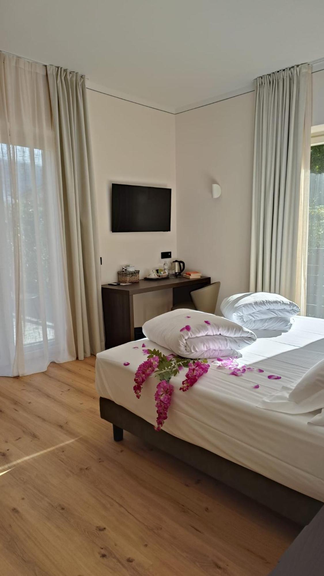 Hotel Villa Cuserina كانوبيو المظهر الخارجي الصورة